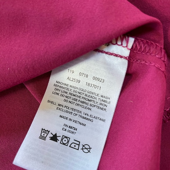 Columbia wine color long sleeve top. Back has flaps. Size Large. - Picture 5 of 14